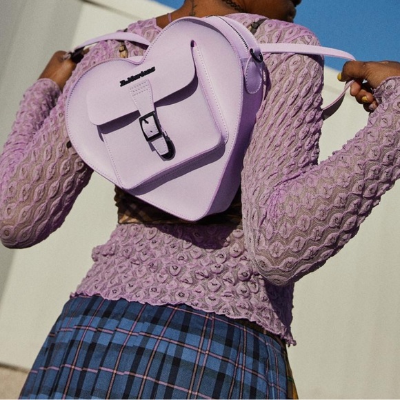 💜NWT Dr Martens Lilac Heart Shaped Leather Backpack 💜 - Picture 2 of 10
